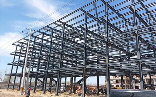 崇信崇信钢结构厂房屋面选材指南：确保性能与经济性的完美结合