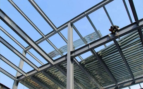 崇信崇信钢结构加工中的切割与钻孔精度控制要点