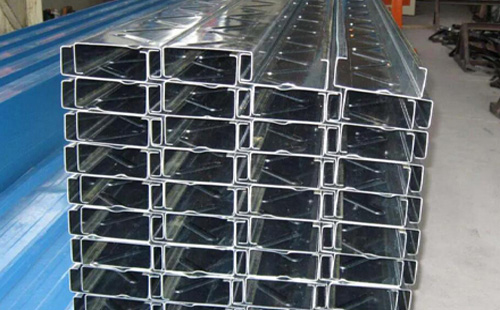 崇信C型钢在轻型崇信钢结构中的选型与施工要点